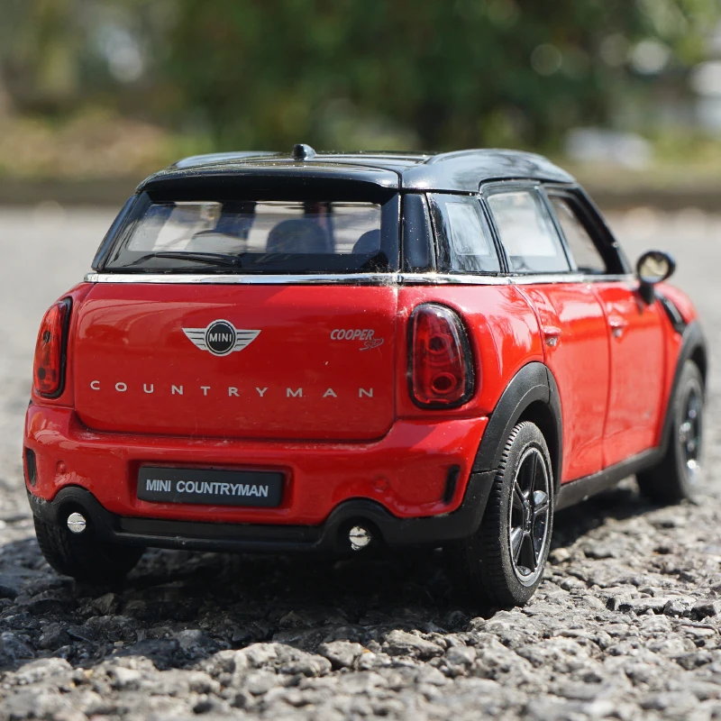 Mini Cooper S 1:24 Scale Diecast Model - Red or Blue 5 Mini Cooper S 1:24 Scale Diecast Model - Red or Blue - Image 5