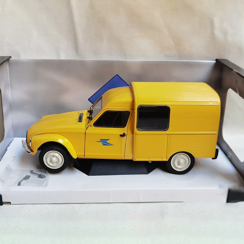Citroën Acadiane 1/18 Diecast Model for Collectors 2 Citroën Acadiane 1/18 Diecast Model for Collectors - Image 2