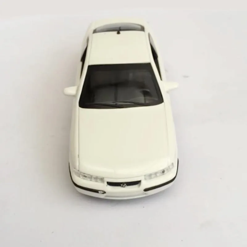 1/43 Scale WELLY Diecast Model Car for Collectors 3 1/43 Scale WELLY Diecast Model Car for Collectors - Image 3