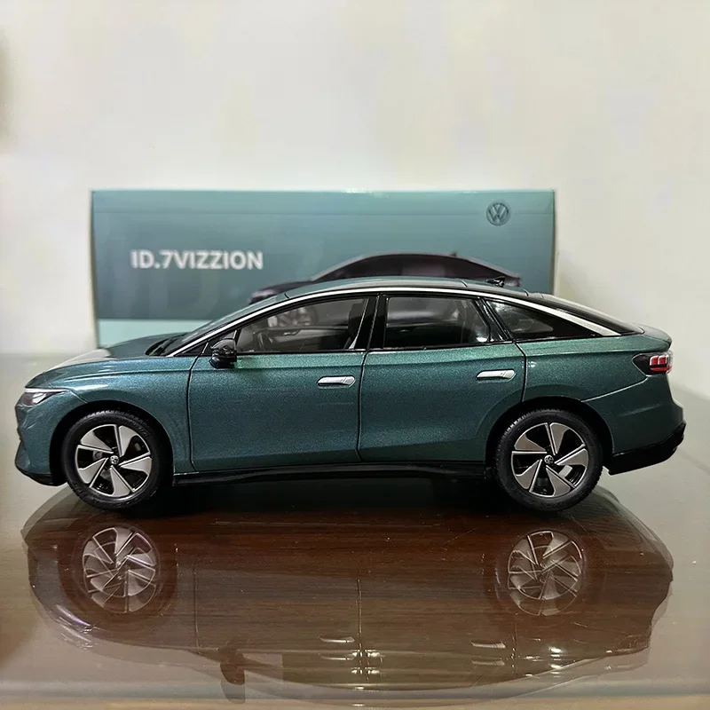 Volkswagen ID.7 VIZZION 1/18 Diecast Model 4 Volkswagen ID.7 VIZZION 1/18 Diecast Model - Image 4