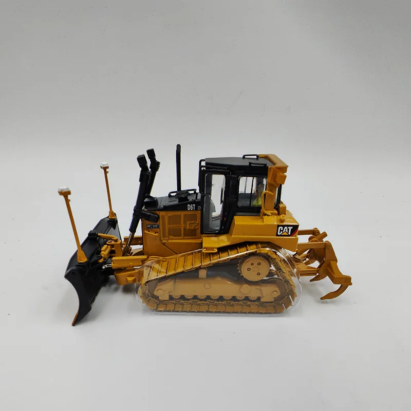 CAT D6T XW 1:50 Scale Diecast Model for Collectors 3 CAT D6T XW 1:50 Scale Diecast Model for Collectors - Image 3
