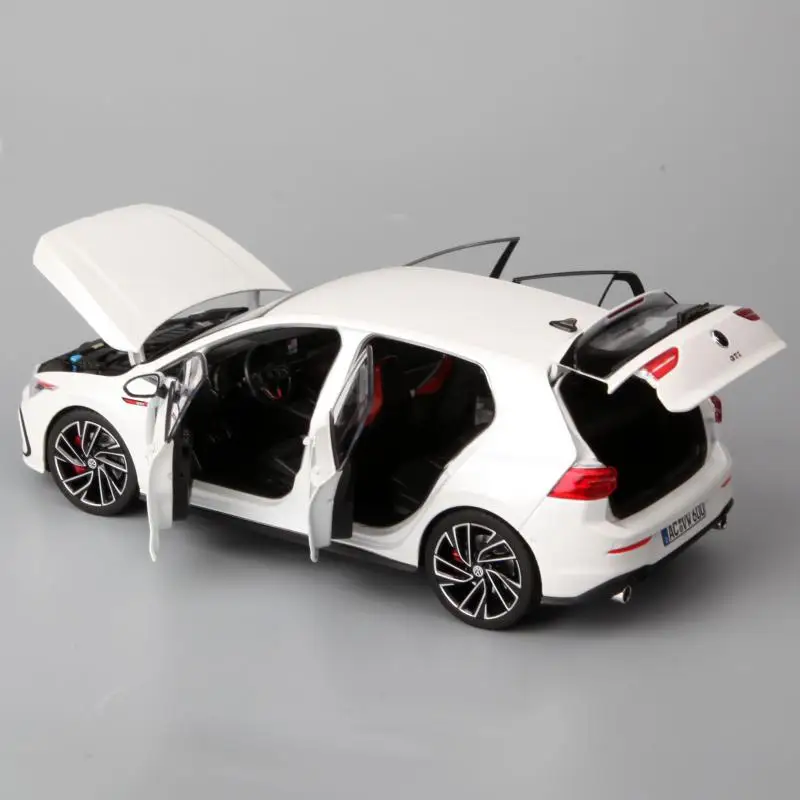 Volkswagen Golf 8th Gen 1:18 Diecast Model 5 Volkswagen Golf 8th Gen 1:18 Diecast Model - Image 5