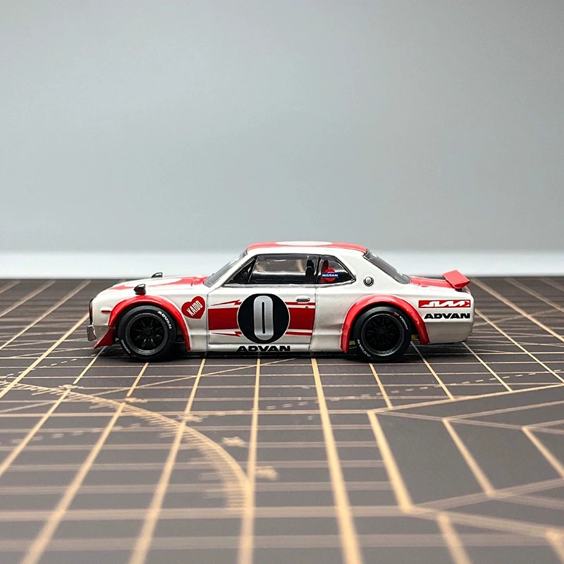 Toyota Nissan Skyline 2000 GTR KPGC10 Diecast Model 2 Toyota Nissan Skyline 2000 GTR KPGC10 Diecast Model - Image 2