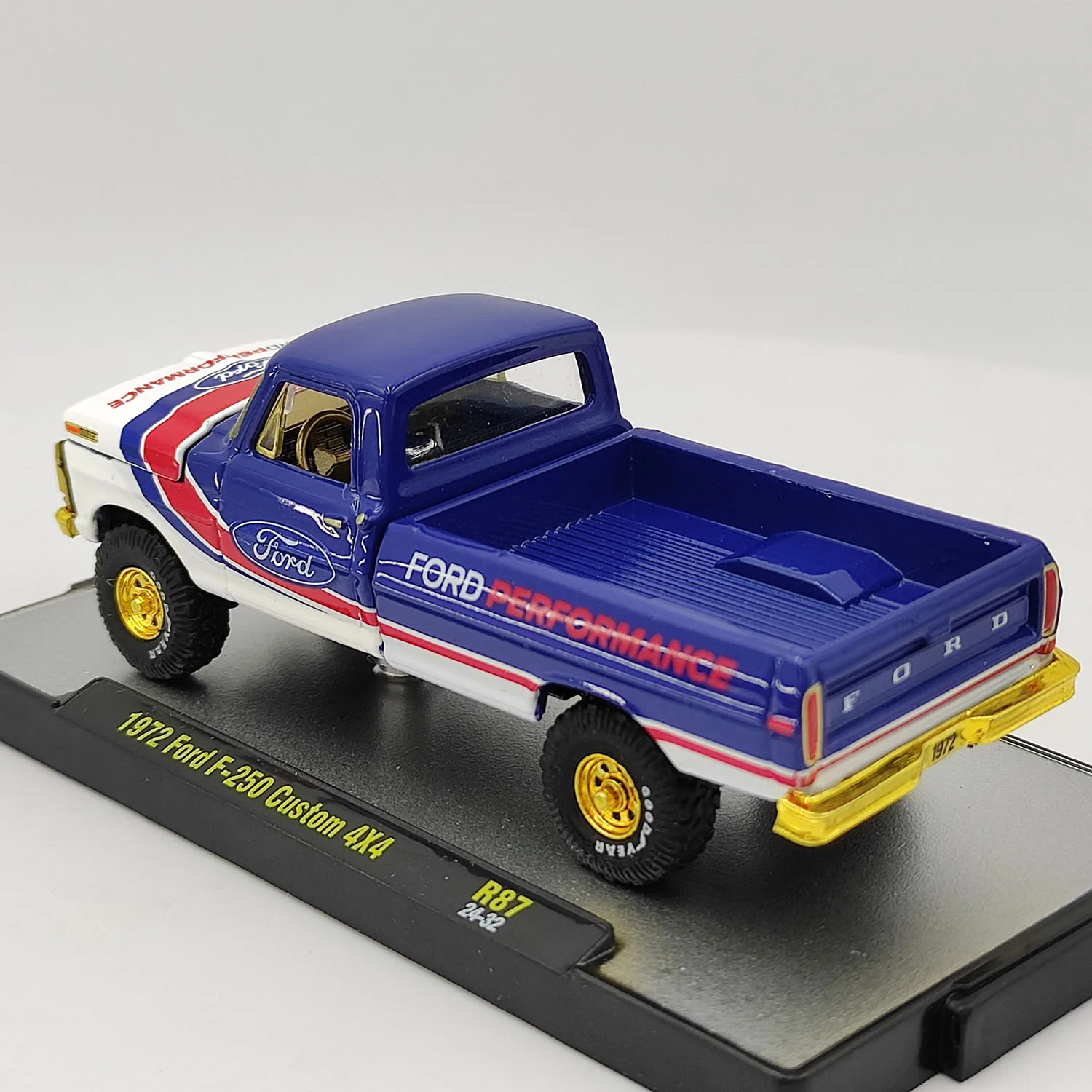 1972 Ford F-250 Custom 1:64 Diecast Model 4 1972 Ford F-250 Custom 1:64 Diecast Model - Image 4