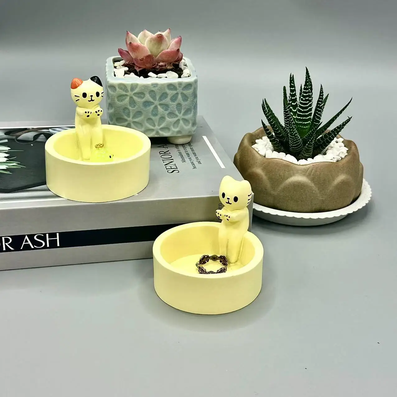 Cute Cat Resin Candle Holder with Aromatic Wax 2 Cute Cat Resin Candle Holder with Aromatic Wax - Image 2