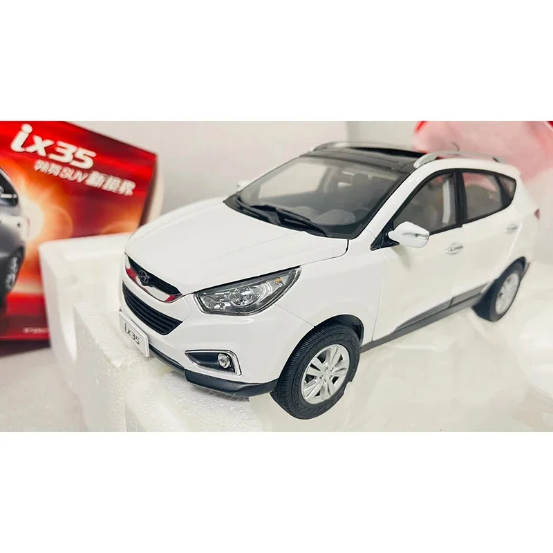Die-Cast 1:18 Hyundai IX35 2012 Model 3 Die-Cast 1:18 Hyundai IX35 2012 Model - Image 3