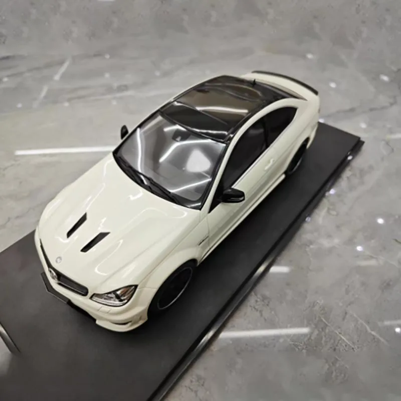 White 1/18 Scale Mercedes-Benz C63 AMG Resin Model 1 White 1/18 Scale Mercedes-Benz C63 AMG Resin Model