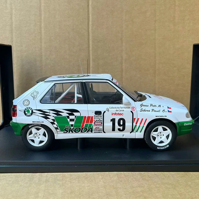 Skoda Felicia 1995 1:18 Diecast Rally Model 5 Skoda Felicia 1995 1:18 Diecast Rally Model - Image 5