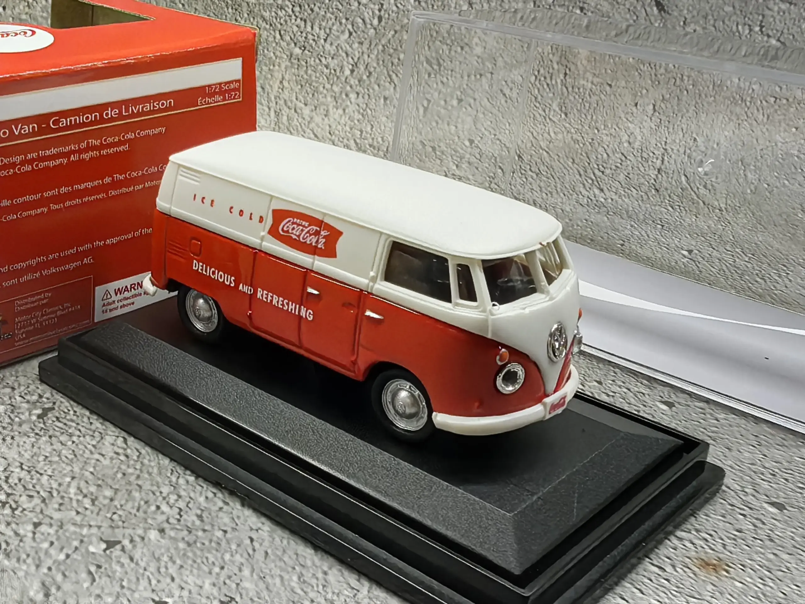 Vintage Volkswagen Van Diecast Model 1:72 Scale 3 Vintage Volkswagen Van Diecast Model 1:72 Scale - Image 3