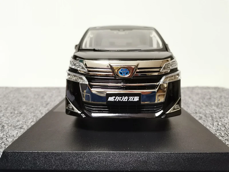 1:18 Scale Luxury MPV Model Car 3 1:18 Scale Luxury MPV Model Car - Image 3
