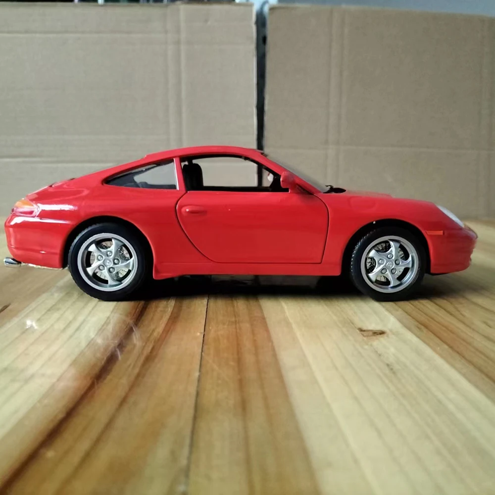 1:18 Scale Porsche 911 Carrera Model for Collectors 5 1:18 Scale Porsche 911 Carrera Model for Collectors - Image 5