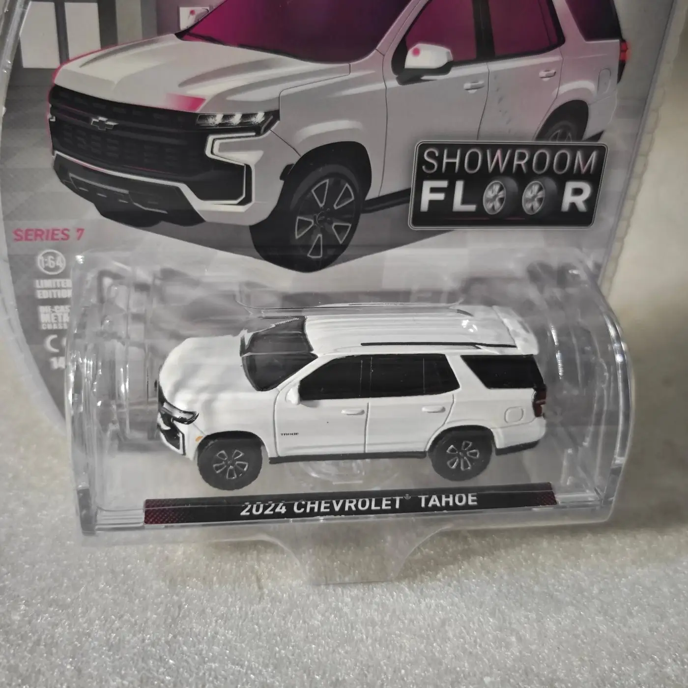 Greenlight 1:64 White Chevrolet Tahoe Model 2 Greenlight 1:64 White Chevrolet Tahoe Model - Image 2
