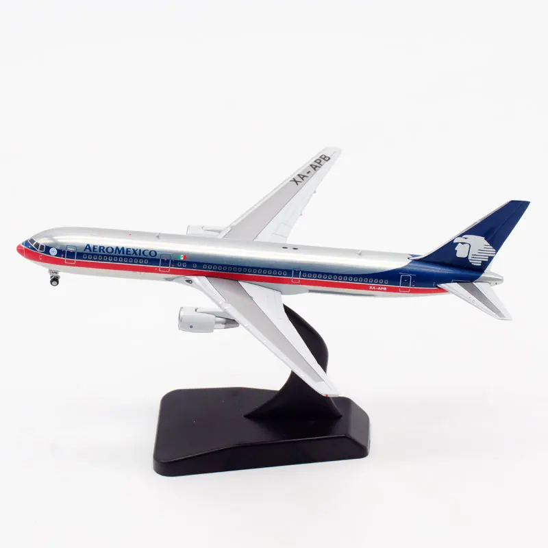 Aeromexico B767-300ER Scale Model 1/400 2 Aeromexico B767-300ER Scale Model 1/400 - Image 2