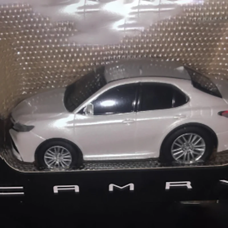 1/30 Scale Diecast Car Collectible Set 5 1/30 Scale Diecast Car Collectible Set - Image 5