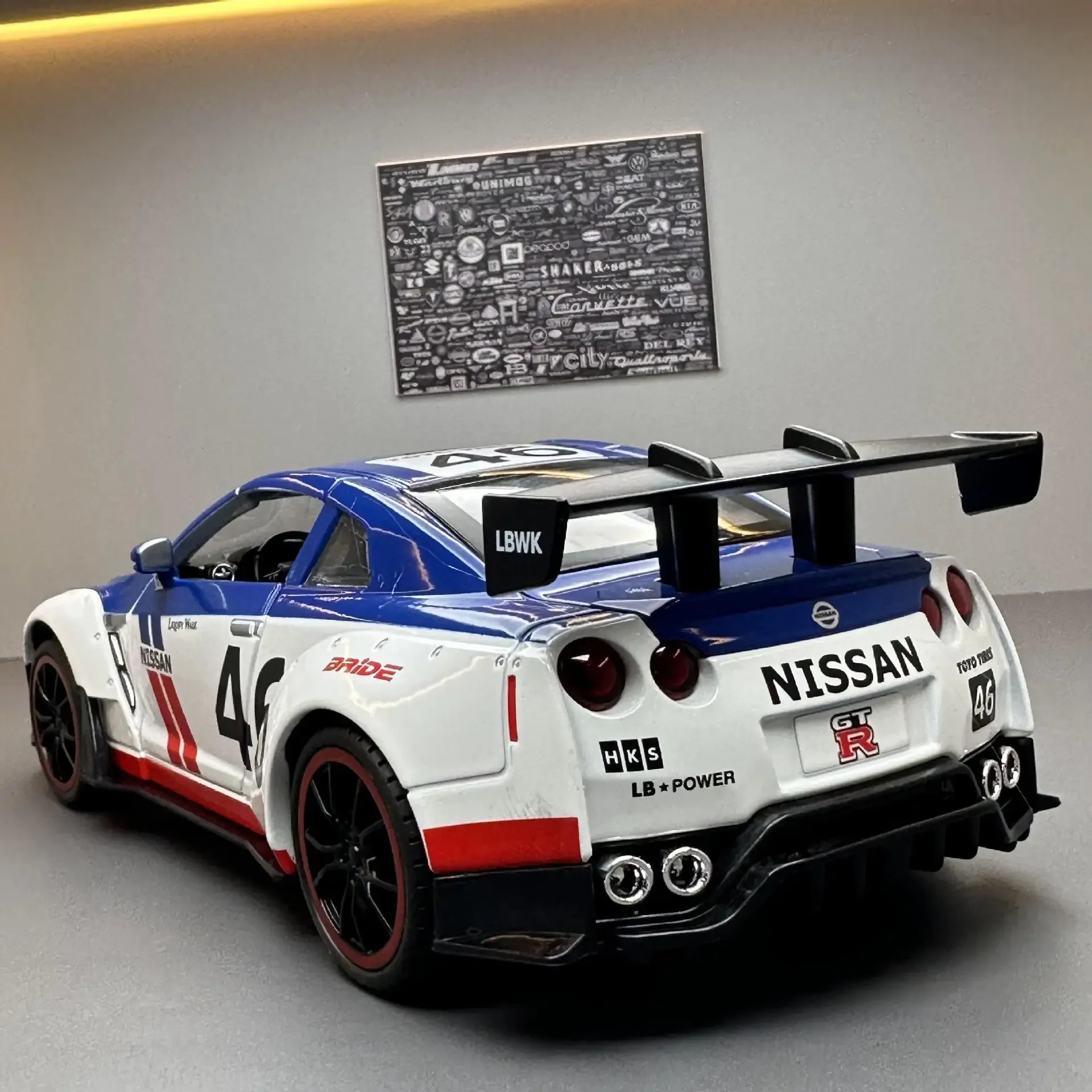 1:22 Nissan GT-R Diecast Model with Lights 2 1:22 Nissan GT-R Diecast Model with Lights - Image 2