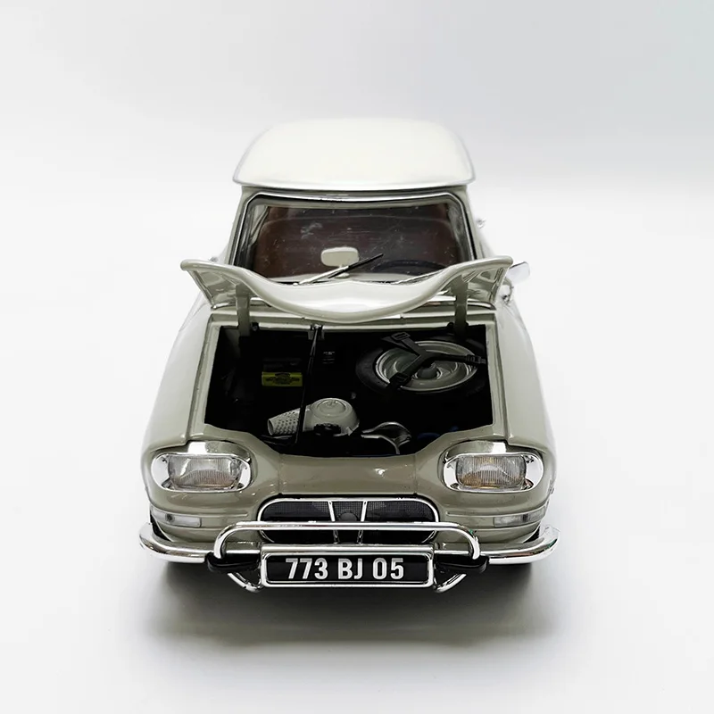 Citroen AMI 6 Diecast Model 1:18 Scale 4 Citroen AMI 6 Diecast Model 1:18 Scale - Image 4