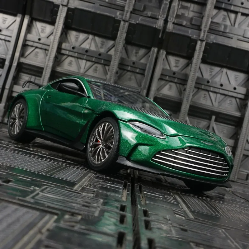 1:24 Scale Diecast Aston Martin Vantage V12 Model 6 1:24 Scale Diecast Aston Martin Vantage V12 Model - Image 6
