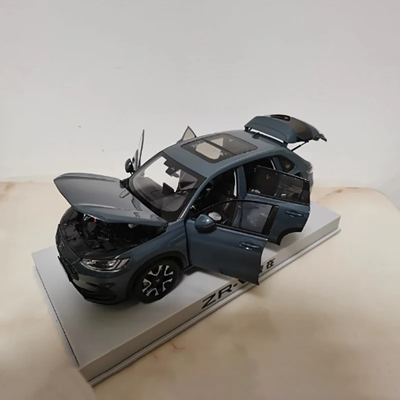 Honda ZR-V SUV Diecast Model 1/18 Scale in Metallic Blue 2 Honda ZR-V SUV Diecast Model 1/18 Scale in Metallic Blue - Image 2