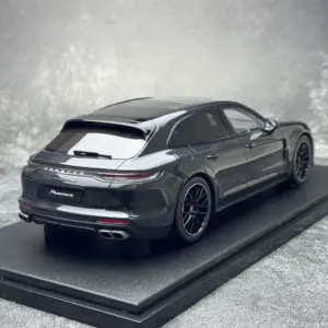 Porsche Panamera Turbo S 1:18 Die-Cast Model 9 S34a3c771e7964da988811621917acc98p