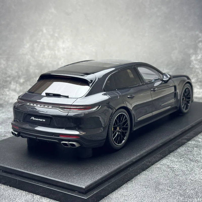 Porsche Panamera Turbo S 1:18 Die-Cast Model 4 Porsche Panamera Turbo S 1:18 Die-Cast Model - Image 4