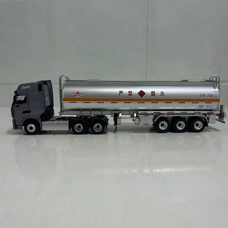 1:36 Scale HOWO TH7 Oil Transport Model 4 1:36 Scale HOWO TH7 Oil Transport Model - Image 4