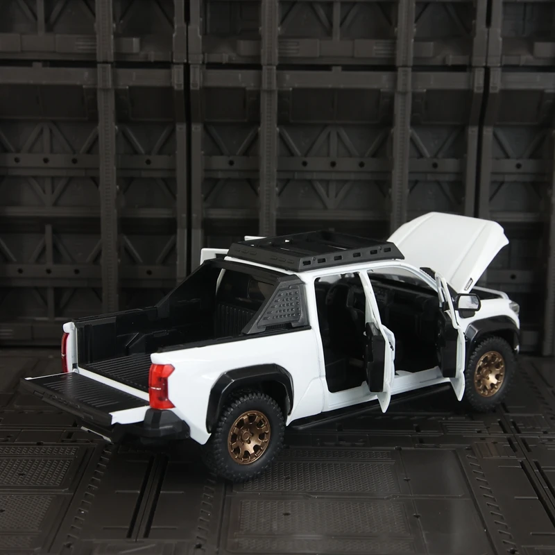 1:24 Diecast Toyota Tacoma City Edition Model 4 1:24 Diecast Toyota Tacoma City Edition Model - Image 4