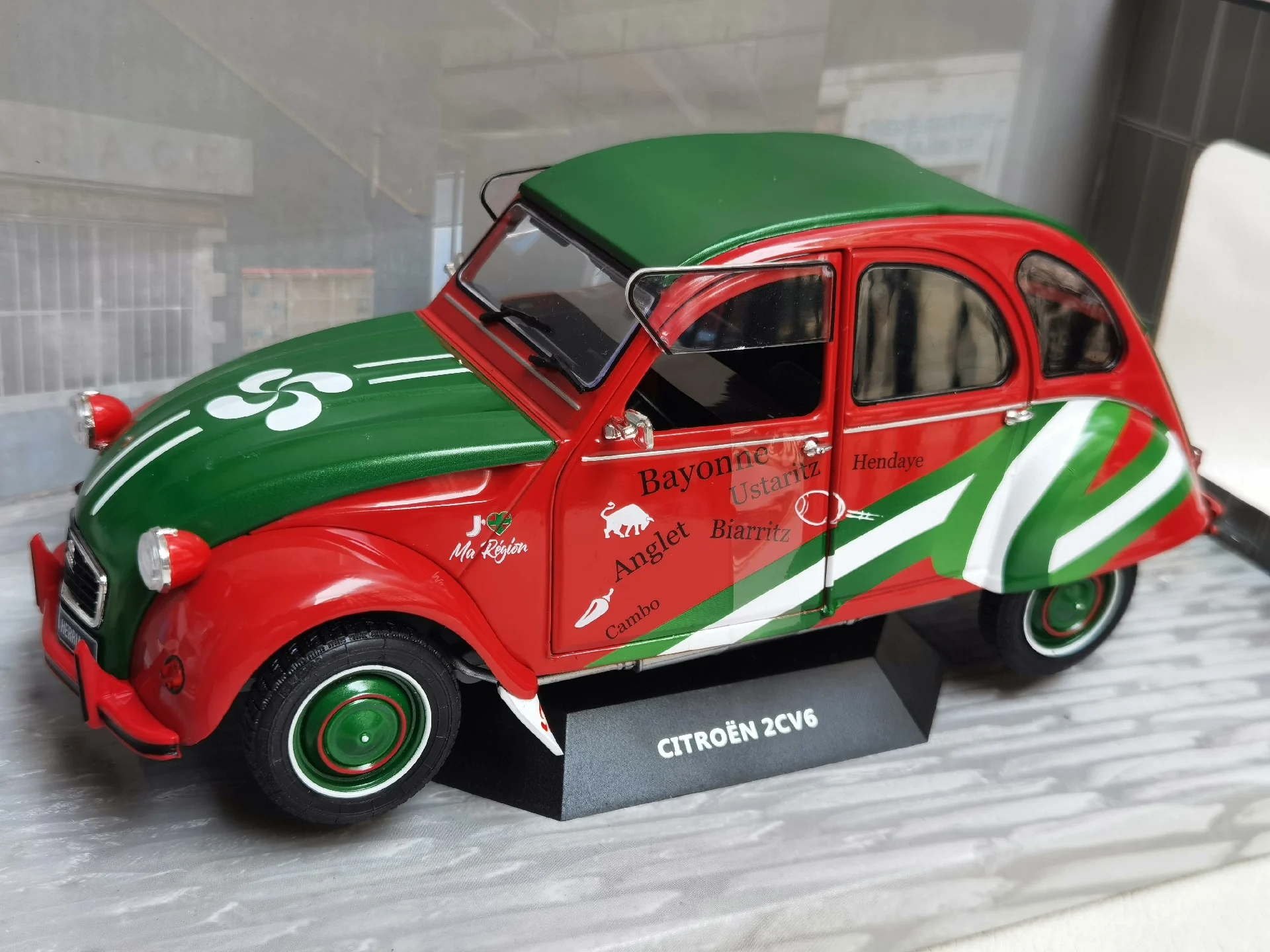 1982 Citroën 2CV6 Diecast Model by SOLIDO 2 1982 Citroën 2CV6 Diecast Model by SOLIDO - Image 2