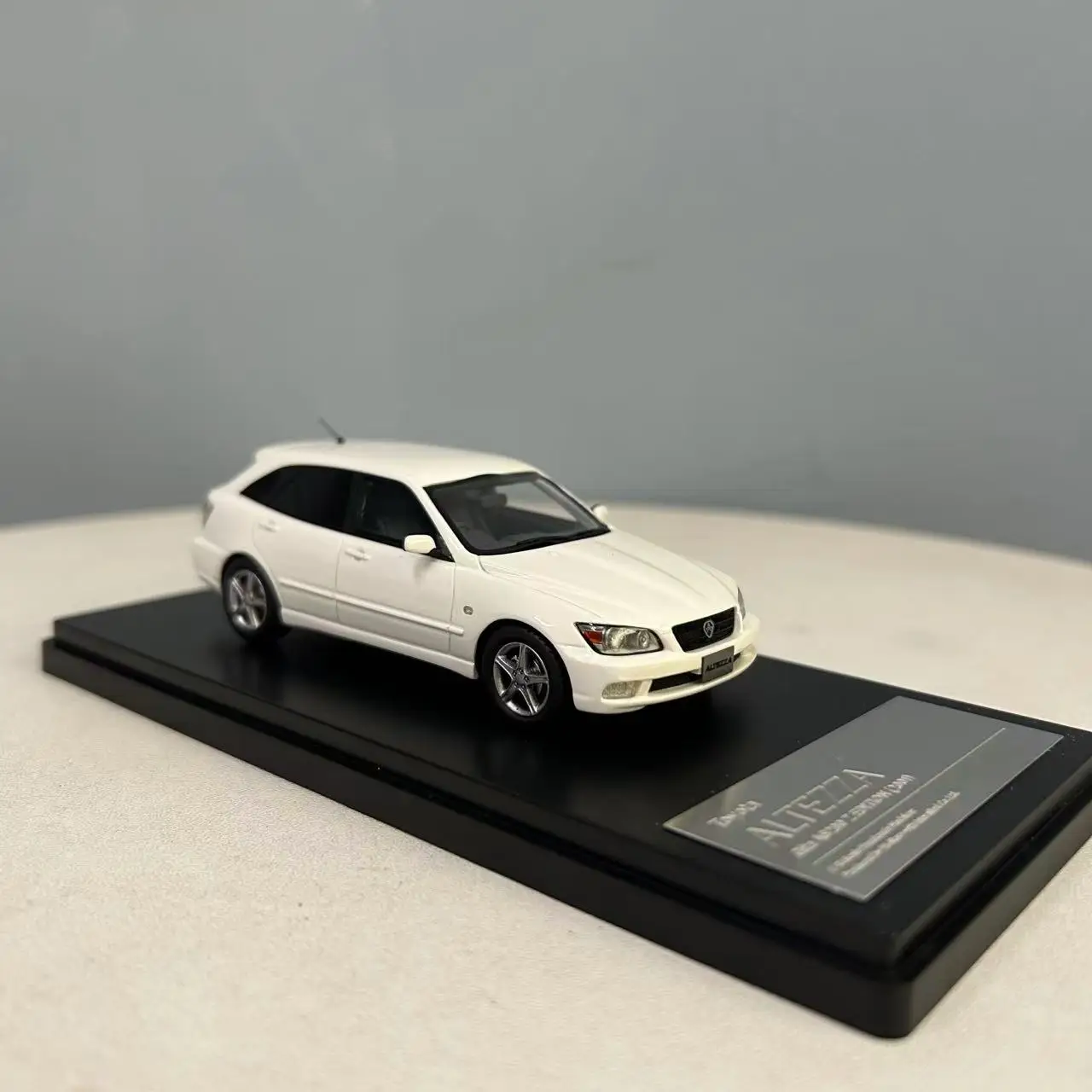 Toyota Altezza Gita 2001 Resin Model 1:43 Scale 2 Toyota Altezza Gita 2001 Resin Model 1:43 Scale - Image 2