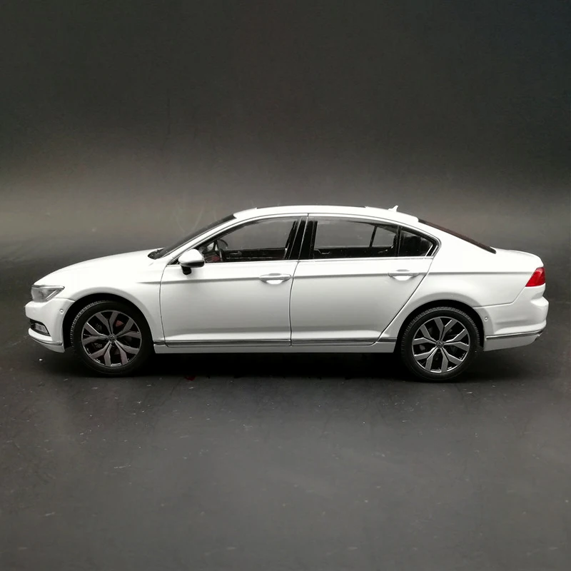 2017 B8 Sedan Diecast Model 1:18 Scale 7 2017 B8 Sedan Diecast Model 1:18 Scale - Image 7