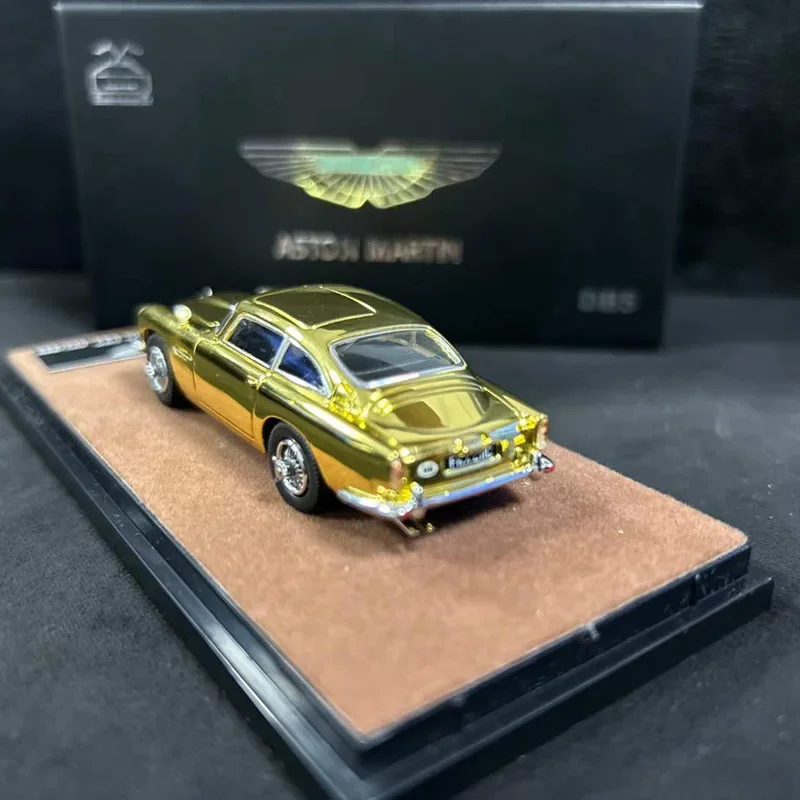 Gold Aston Martin DB5 1:64 Diecast Model 3 Gold Aston Martin DB5 1:64 Diecast Model - Image 3