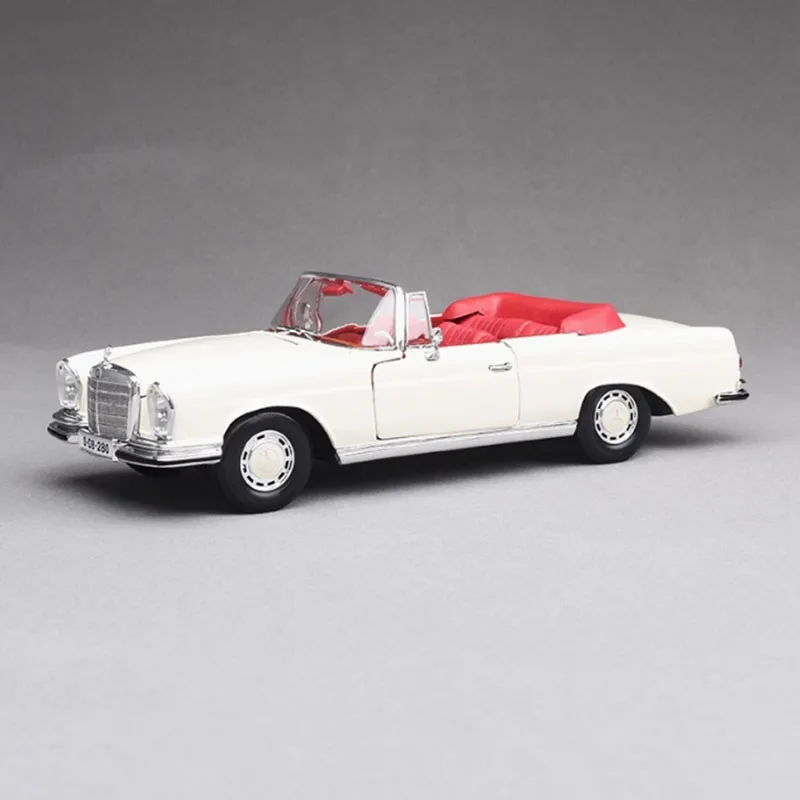 Mercedes 280SE Convertible Model 1:18 Scale 9 Mercedes 280SE Convertible Model 1:18 Scale - Image 9