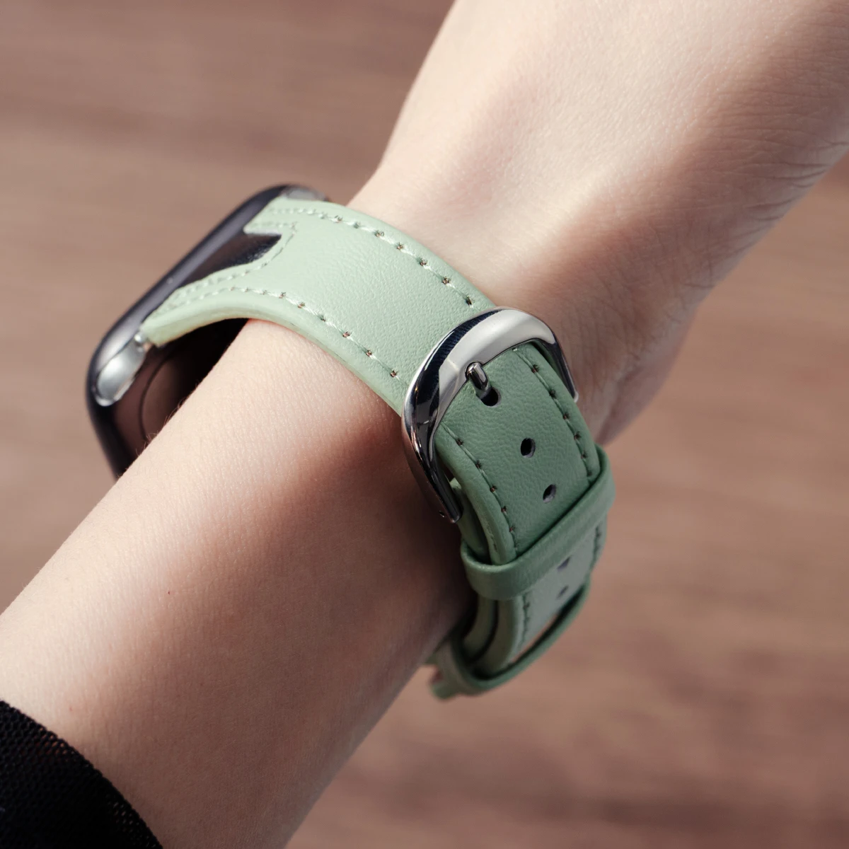 Two-Tone Leather Strap for Apple Watch Models 4 Two-Tone Leather Strap for Apple Watch Models - Image 4