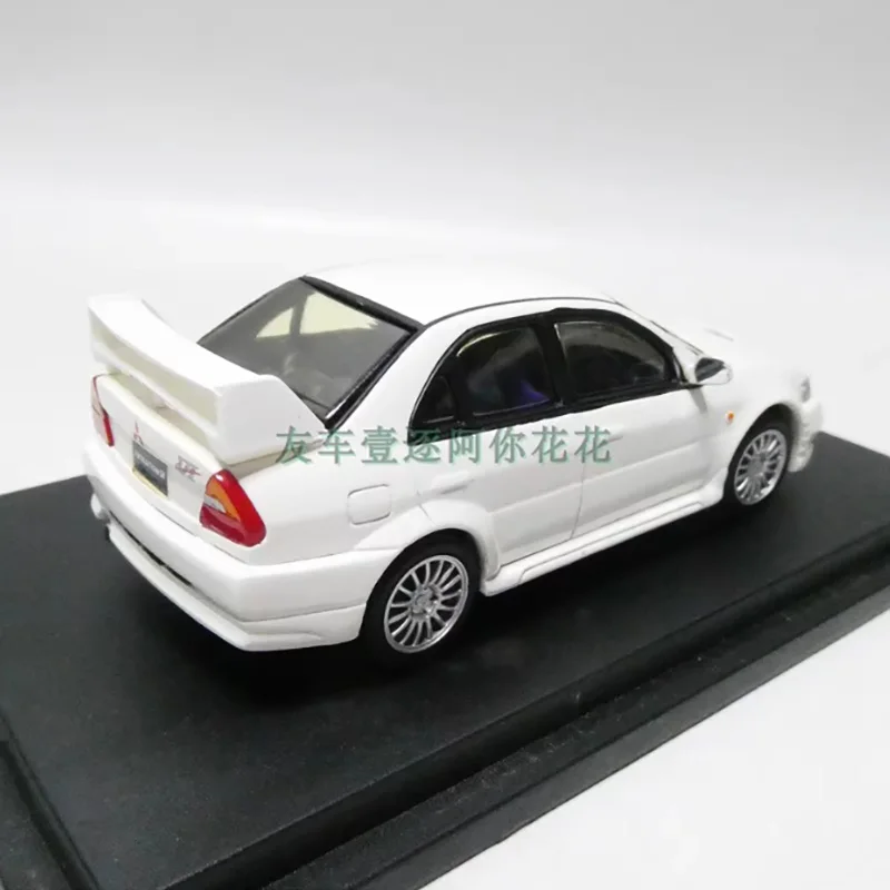 White Mitsubishi Lancer Evolution Diecast Model 2 White Mitsubishi Lancer Evolution Diecast Model - Image 2