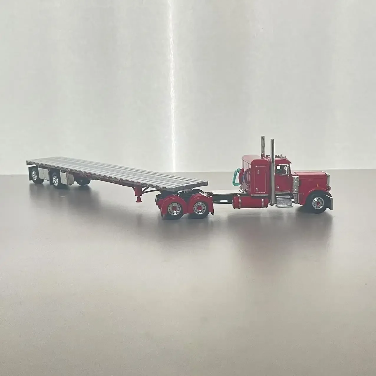 Authentic Peterbilt 389 Model 1/64 Scale 5 Authentic Peterbilt 389 Model 1/64 Scale - Image 5