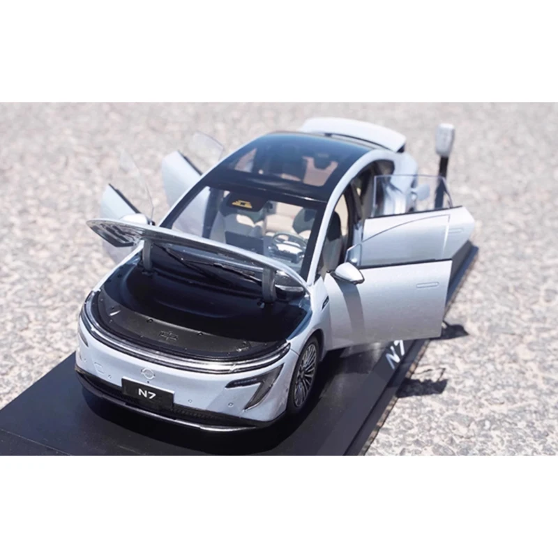 Futuristic N7 2025 Alloy Car Model 1:18 Scale 5 Futuristic N7 2025 Alloy Car Model 1:18 Scale - Image 5