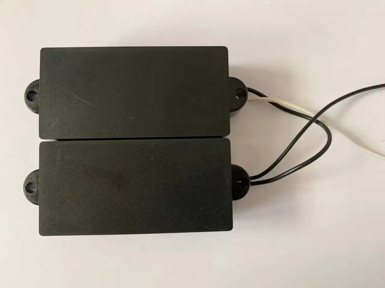 4-Piece Professional P-Bass Pickup Set for 4-String Guitars 2 4-Piece Professional P-Bass Pickup Set for 4-String Guitars - Image 2