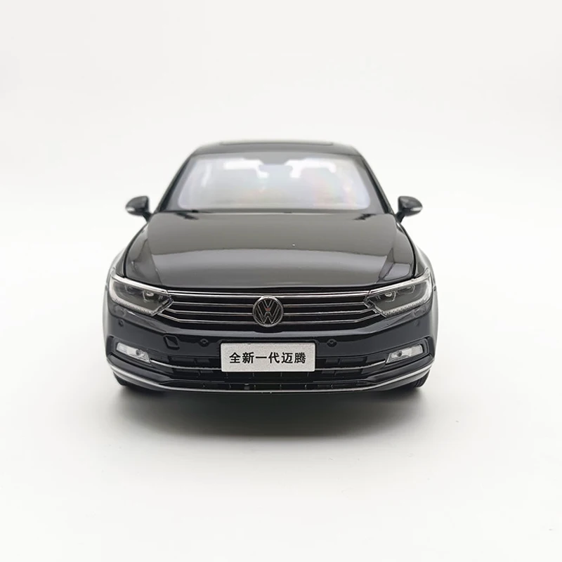 2017 B8 Sedan Diecast Model 1:18 Scale 4 2017 B8 Sedan Diecast Model 1:18 Scale - Image 4