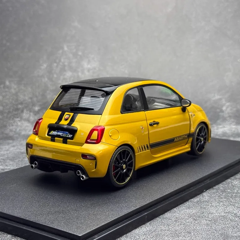 FIAT F595 2022 1:18 Scale Diecast Model Car 3 FIAT F595 2022 1:18 Scale Diecast Model Car - Image 3