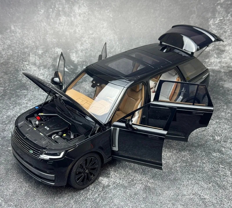 Blue 1:18 Scale Range Rover Model for Collectors 3 Blue 1:18 Scale Range Rover Model for Collectors - Image 3