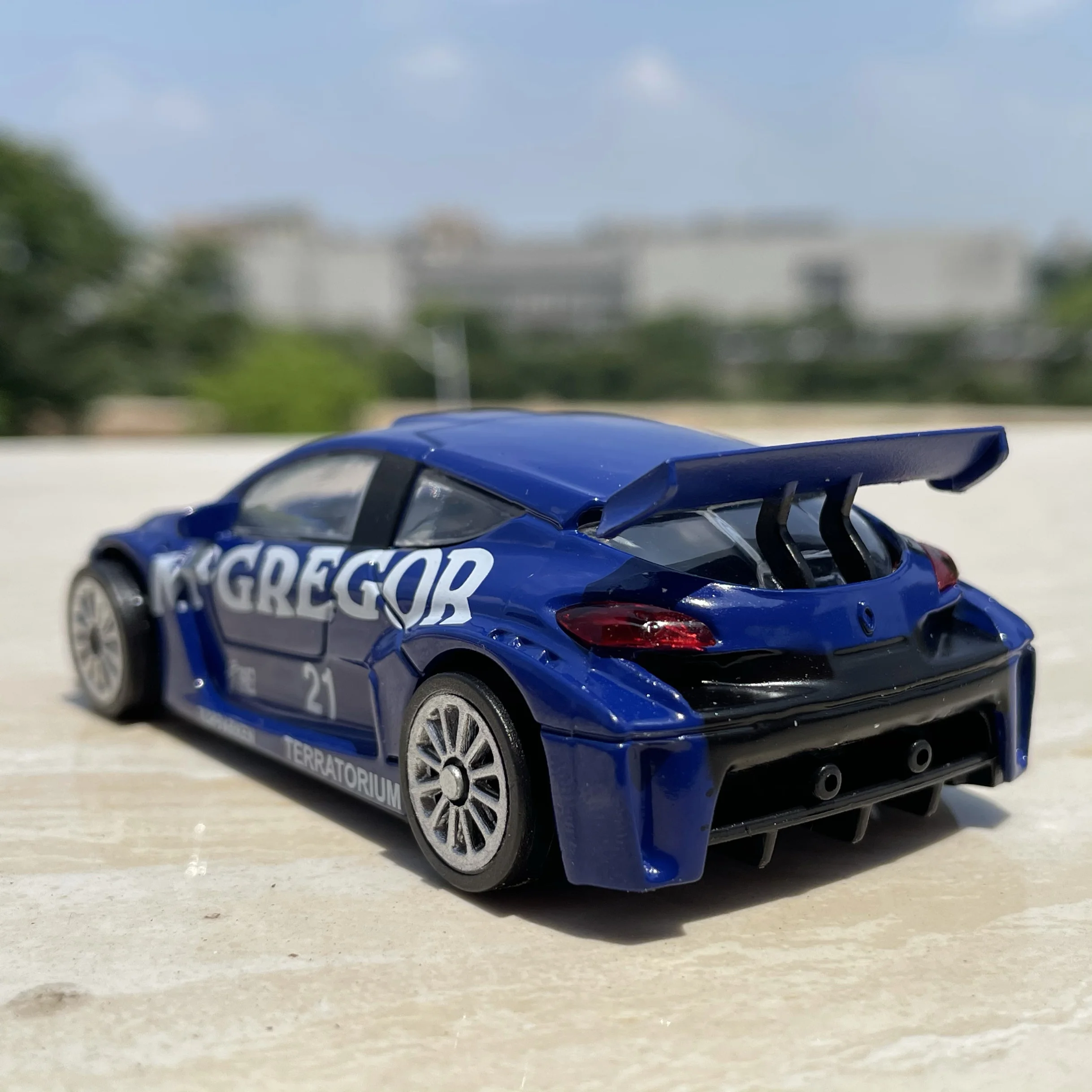 Renault Racing Model 1:43 Scale Diecast Alloy Car 5 Renault Racing Model 1:43 Scale Diecast Alloy Car - Image 5