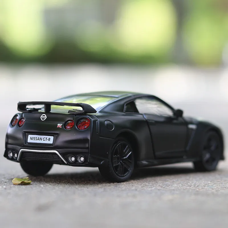 1:36 Scale Diecast Nissan GTR Model 3 1:36 Scale Diecast Nissan GTR Model - Image 3