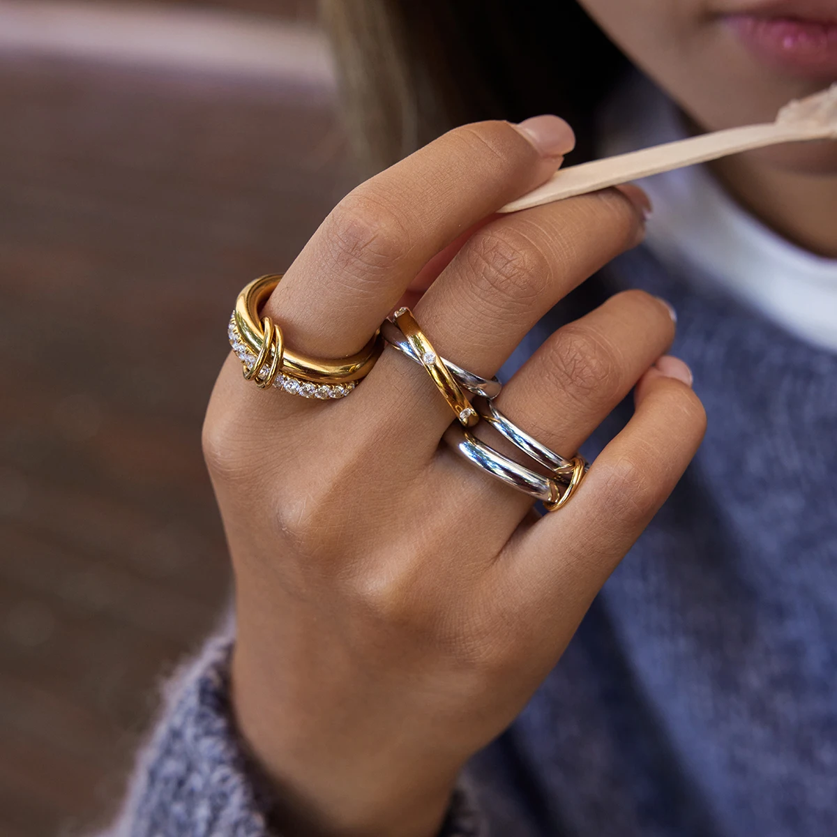 Elegant Gold-Tone Stainless Steel Women's Ring 2 Elegant Gold-Tone Stainless Steel Women's Ring - Image 2