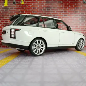 Land Rover Range Rover 1:24 Diecast Model in Black, White, or Red 14 S3a8b680d56a9491488e666f13bcc27b43