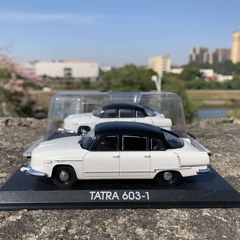 TATRA 603 Diecast Model 1:43 Scale 4 TATRA 603 Diecast Model 1:43 Scale - Image 4