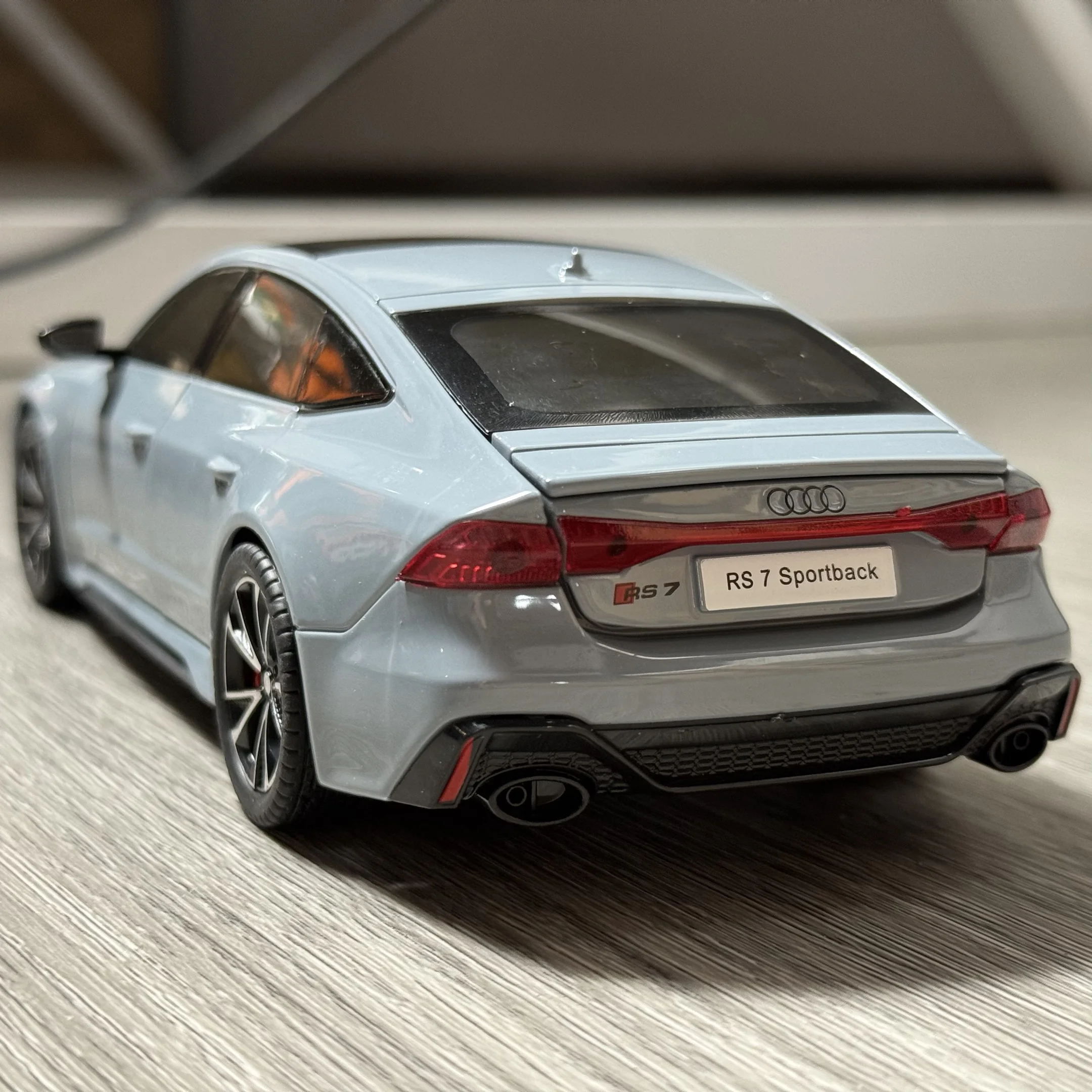 1:24 RS7 Sportback Light Flash Diecast Model 6 1:24 RS7 Sportback Light Flash Diecast Model - Image 6