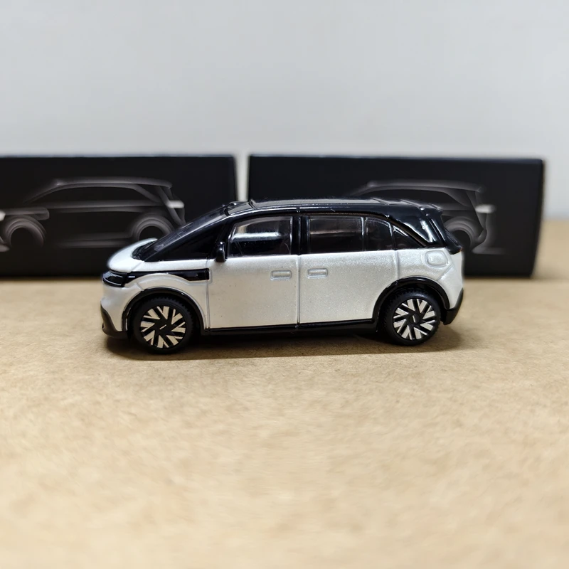 ZEEKR 007 7X SUV Diecast Model 1:64 Scale 3 ZEEKR 007 7X SUV Diecast Model 1:64 Scale - Image 3