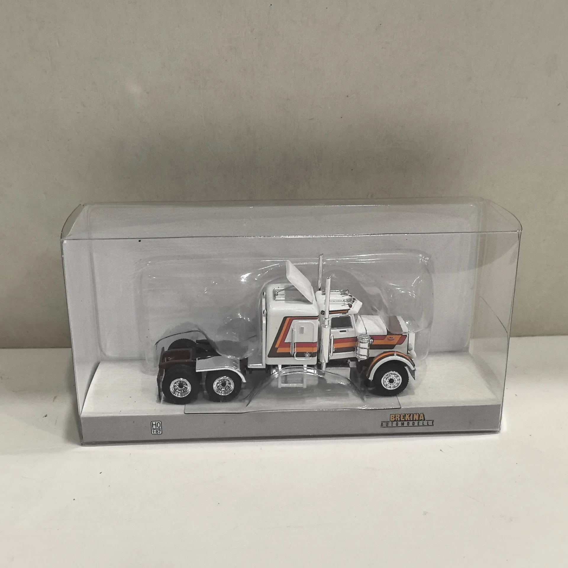 1:87 HO Peterbilt 359 Vintage Truck Model 6 1:87 HO Peterbilt 359 Vintage Truck Model - Image 6