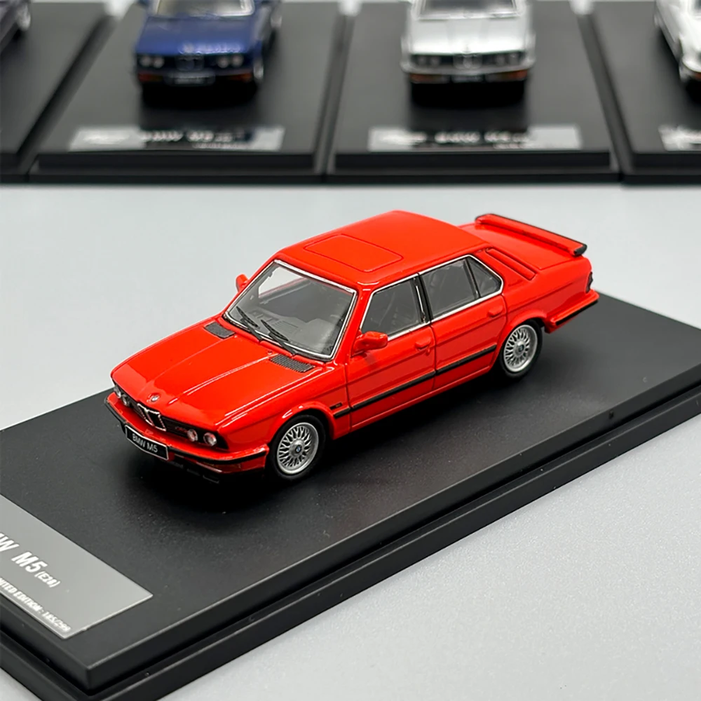 Miniature BMW M5 E28 Die-Cast Model Collectible 4 Miniature BMW M5 E28 Die-Cast Model Collectible - Image 4