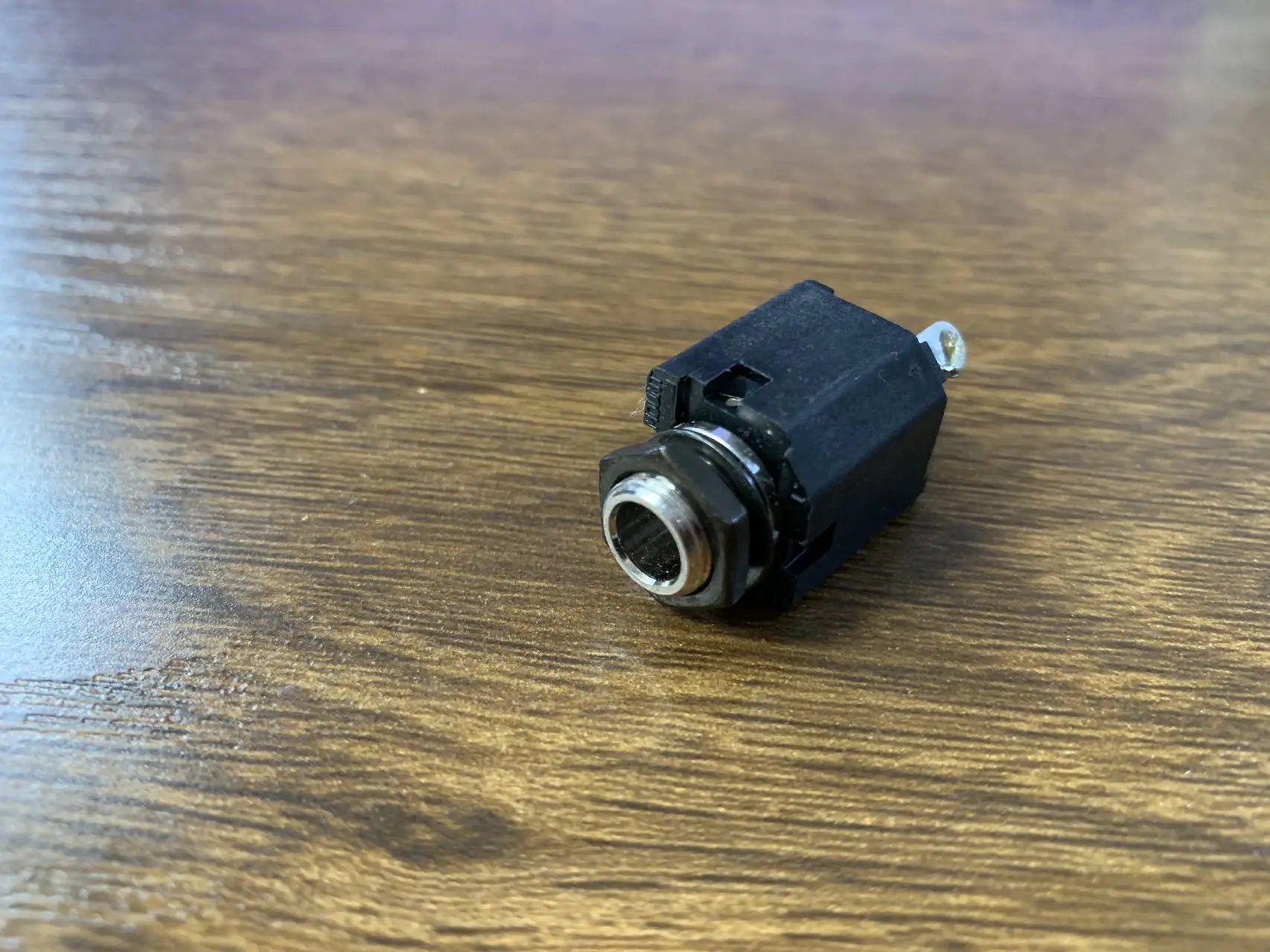 Guitar Output Jack Socket with Metal Finish 7 Guitar Output Jack Socket with Metal Finish - Image 7