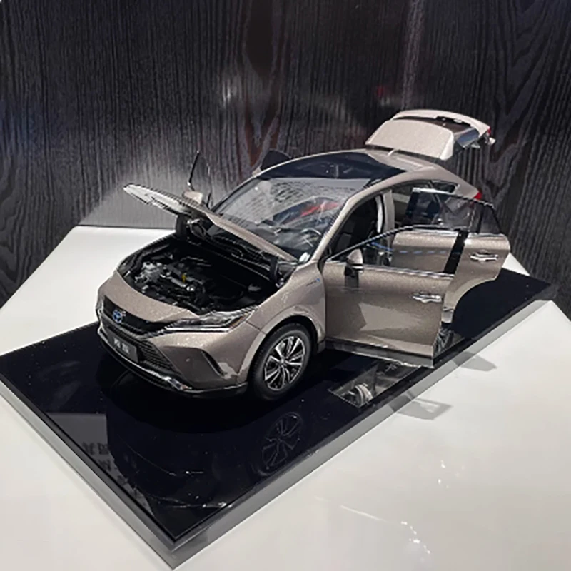 Copper Toyota Harrier 1:18 Scale Model 5 Copper Toyota Harrier 1:18 Scale Model - Image 5